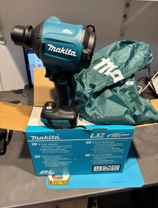 Mașină de suflat Makita DAS180