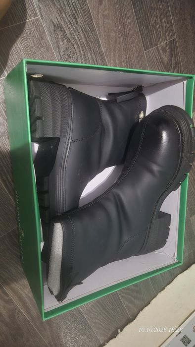 Продам демисезонные сапоги