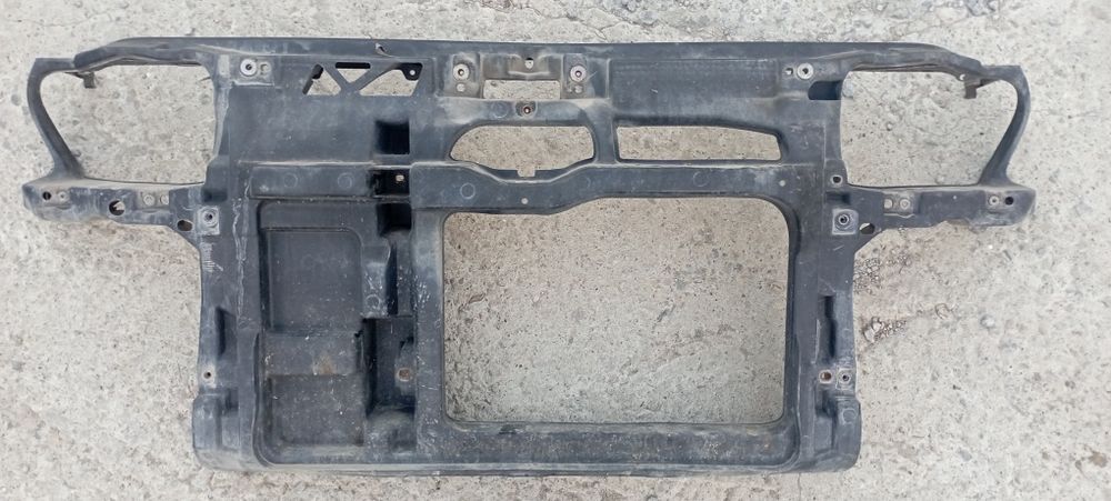 Стойка Радиатори и Фарове VW Голф 4 става за 1.6 и 1.4