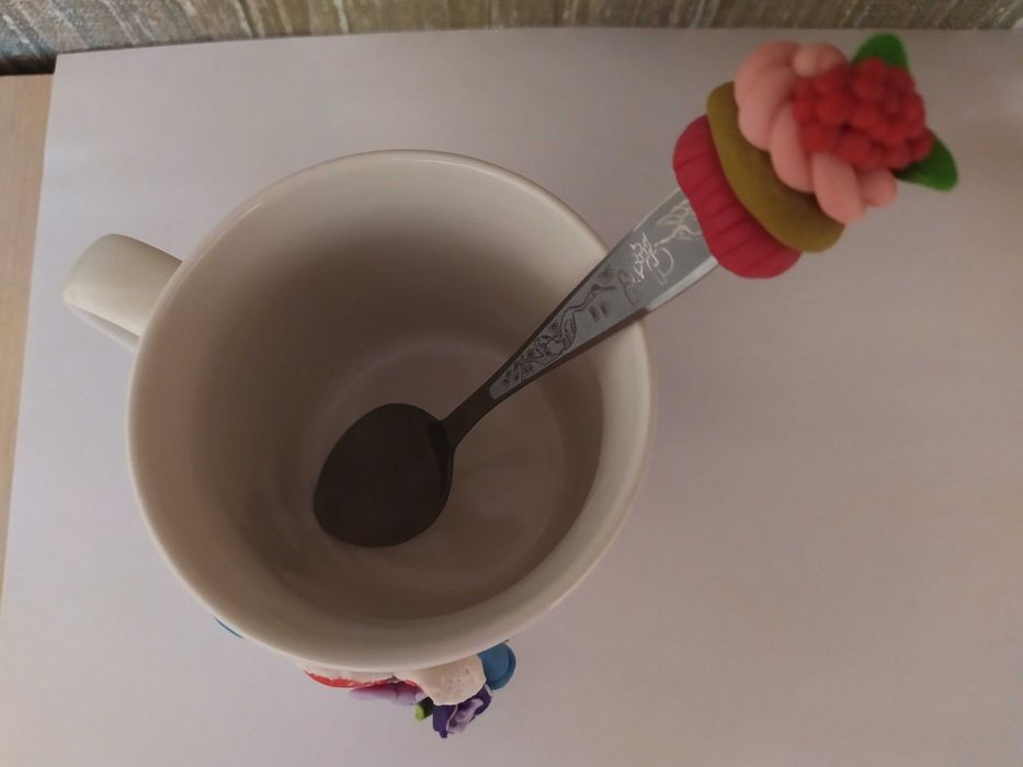 Кружка с ручным декором.