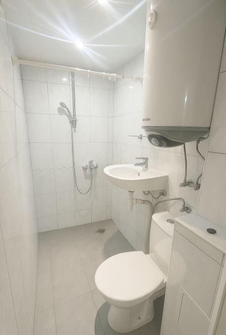 Дава се под наем Едностаен апартамент в Варна, Базар Левски - 40 кв.м за 300 € - Снимка #3