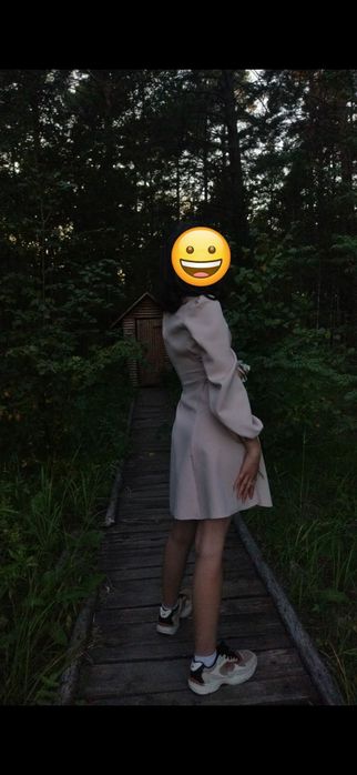 Платье светло-бежевое