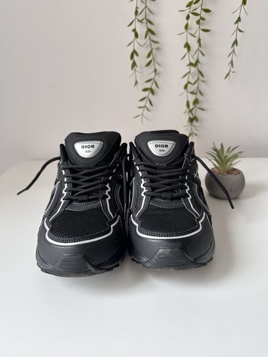 Dior b30 black and white