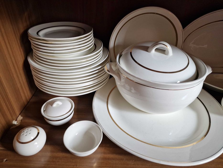 Набор  столовой посуды