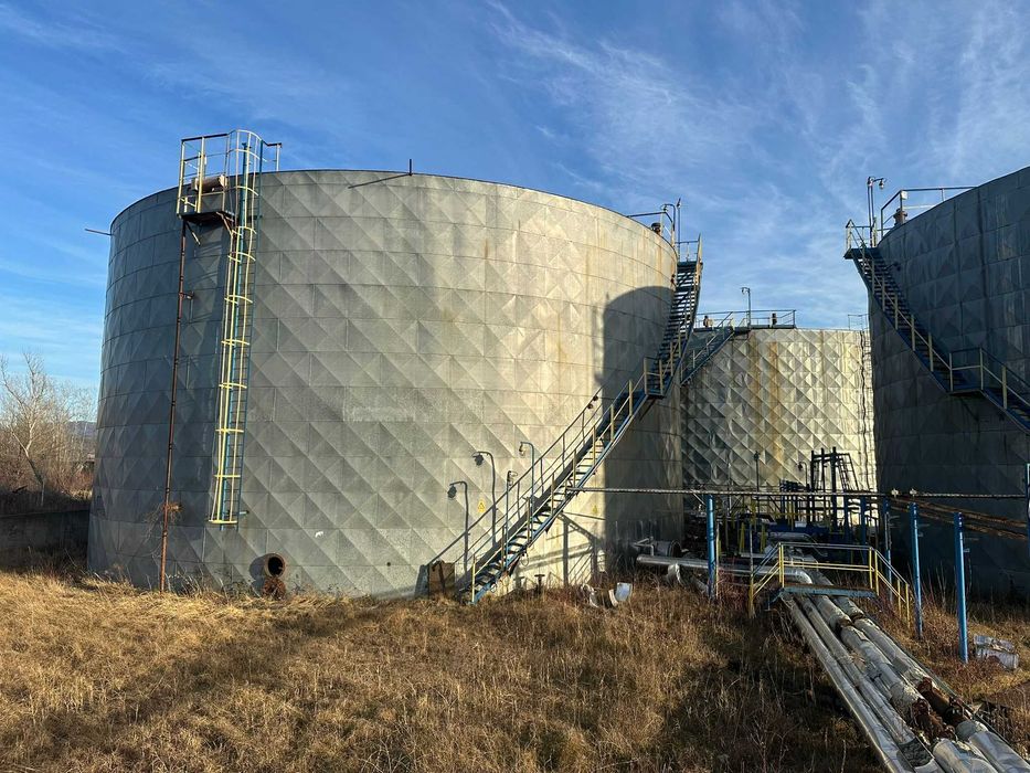 Vindem depozitul de bitum din Onești