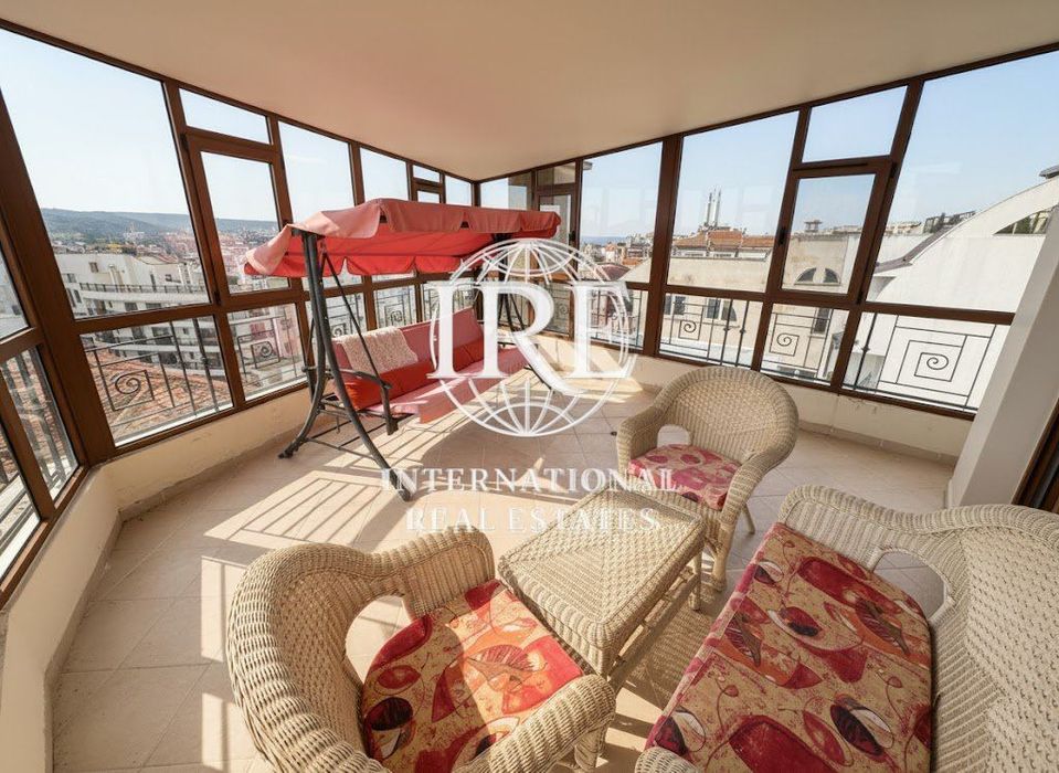 Продава се Четиристаен апартамент в Варна, Център - 188 кв.м за 1112 €/кв.м - Снимка #1