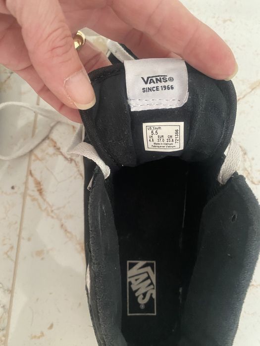 Дамски кецове на Vans
