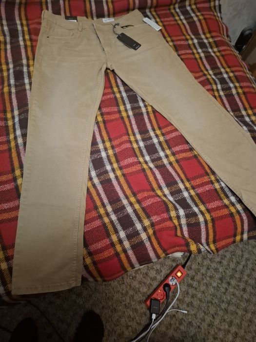 Нови бежави дънкови панталони