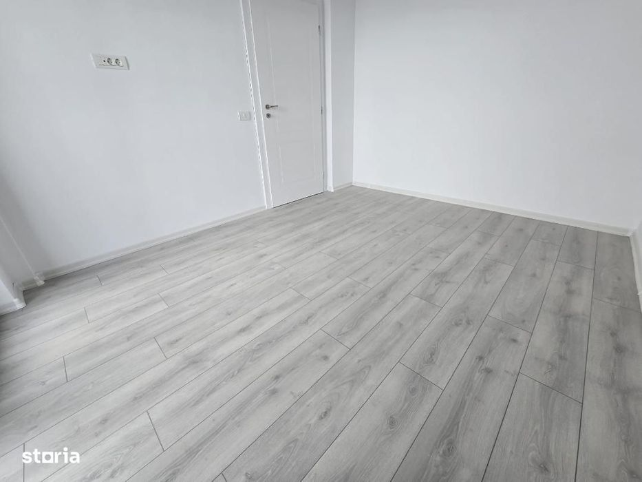De vanzare Apartament 3 camere, zona Centru Bloc Nou.