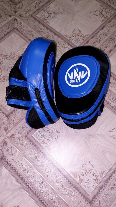 Лапы боксёрские.