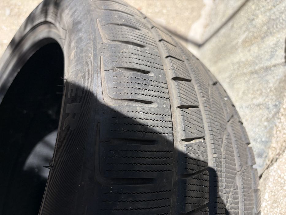 Vand 2 Anvelope Iarna Royal-Black 315/35/R20