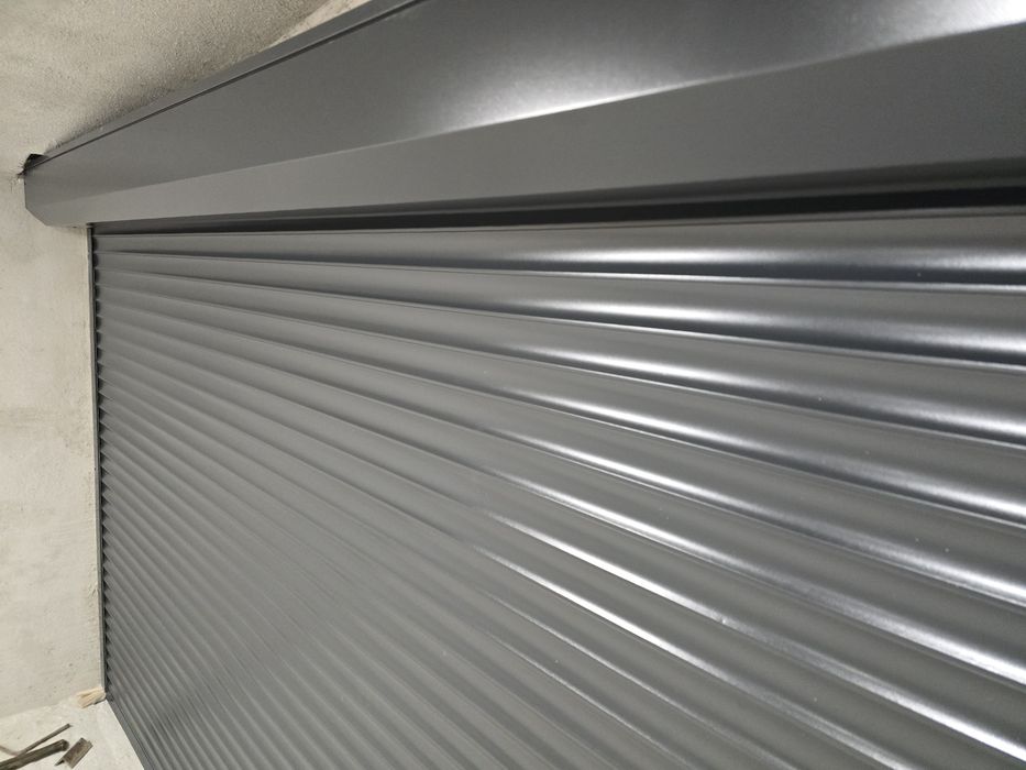 Автоматична ролетна врата за гараж