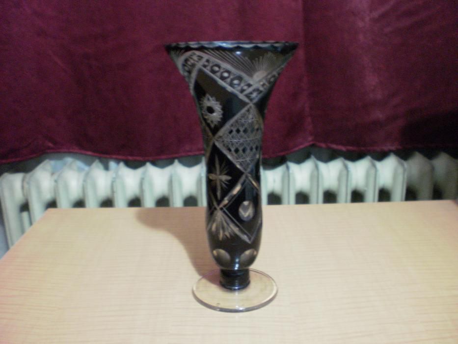 Vaza din cristal grena închis vintage