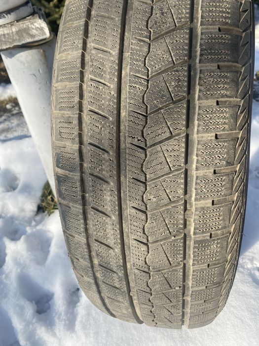 Комплект зимних шин