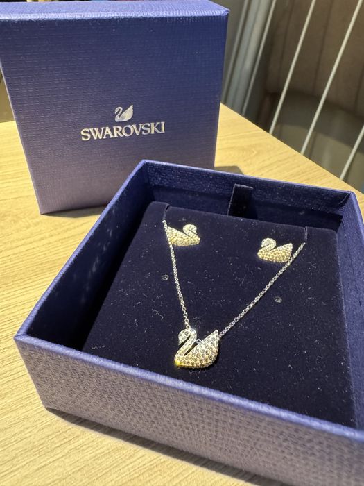 Комплект колие и обеци swarovski нови златно и бяло преливащи се