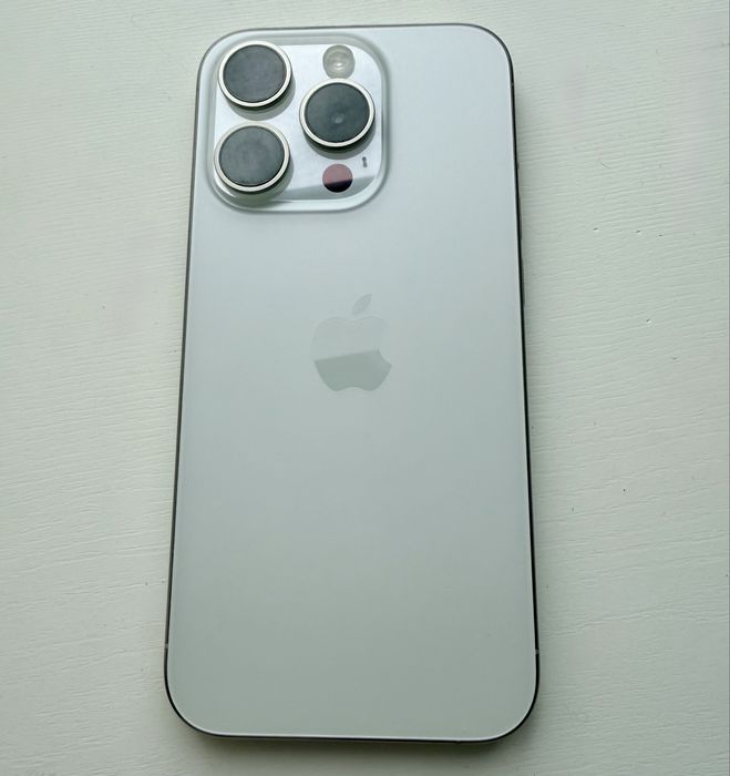 Продам iPhone 15 Pro 256GB белый