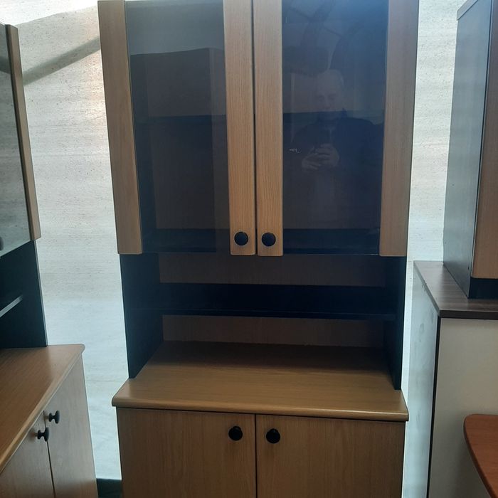 Продавам офис обзавеждане в отлично състояние