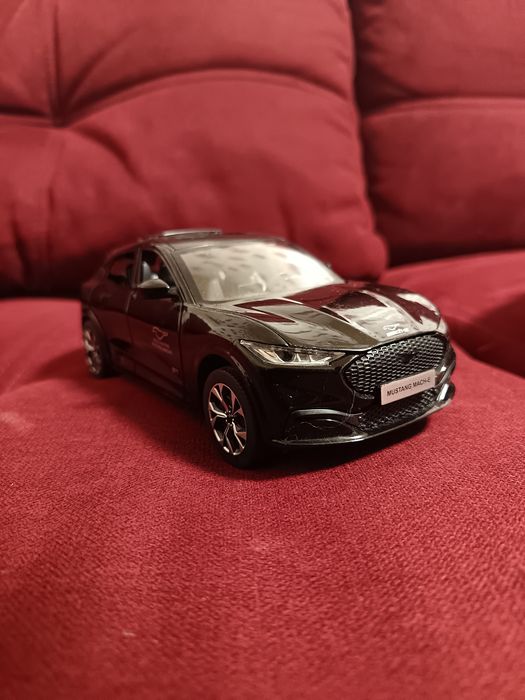 Vând machetă Ford Mustang Mach-E
