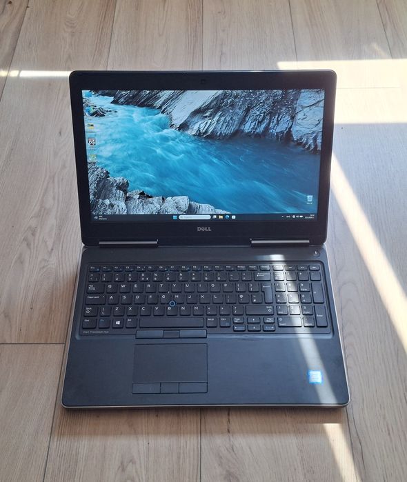 15.6' FHD IPS Dell Precision 7510 Intel Xeon E3-1535M v5/16GB/AMD 2GB GDDR5/256GB+320GB
