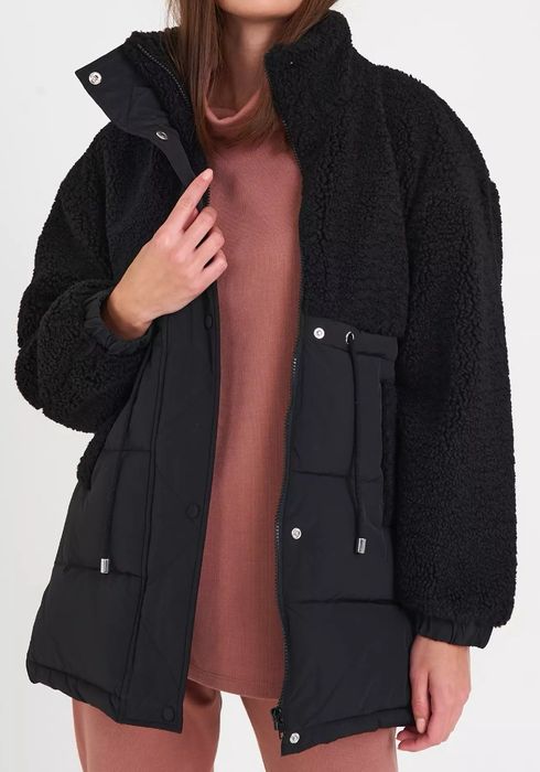 Преходно яке черно