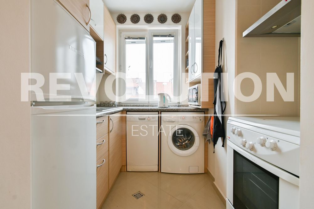 Дава се под наем Тристаен апартамент в София, Лозенец - 100 кв.м за 947.58 € - Снимка #8