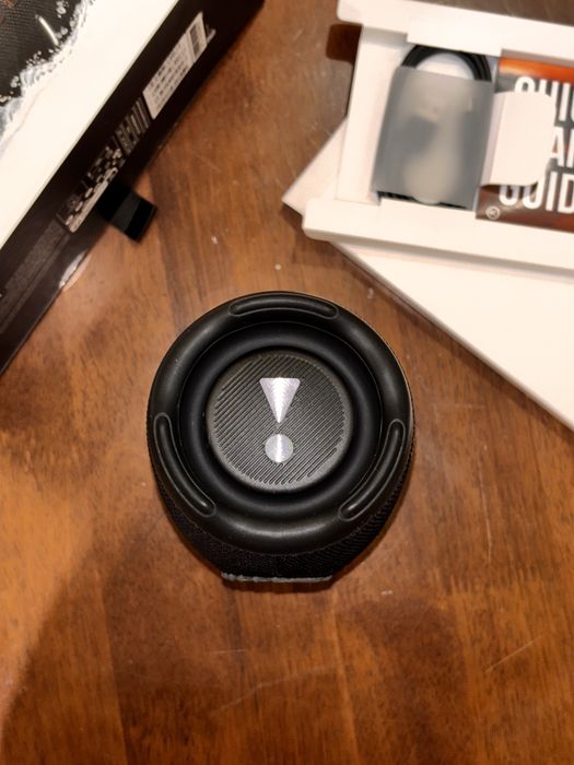 JBL Charge 5 срочно продам