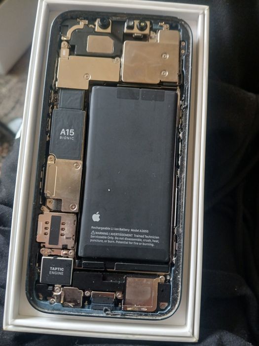 Vând iphone 13 128 gb