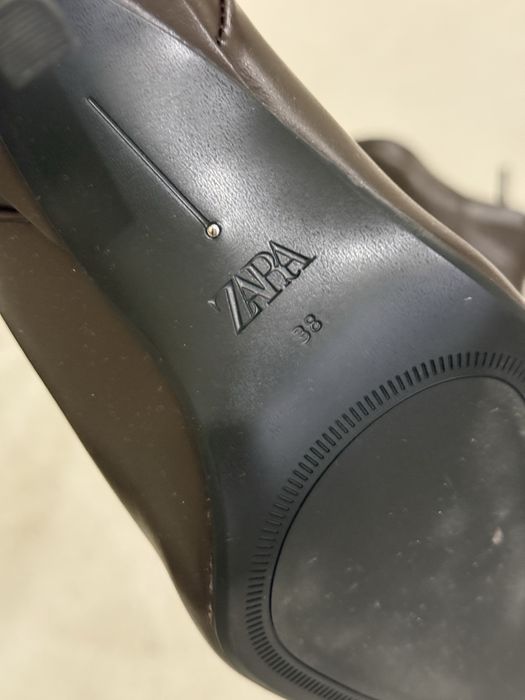 Коричневые сапоги Zara