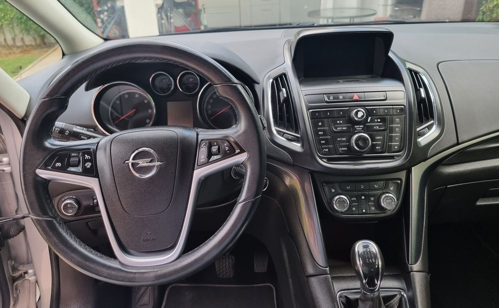 Opel zafira euro 6  2014