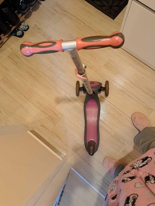 Тротинетка със светещи гуми Glober за момиче,сгъваема