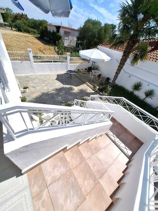 Продава прекрасна къща с площ 60 м2 и двор 220 м2 в Неа Врасна, Гърция