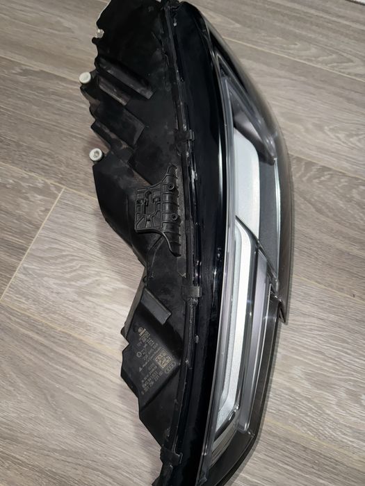 Vând far stânga Audi A4 B9 8W Led an 2016 - 2020