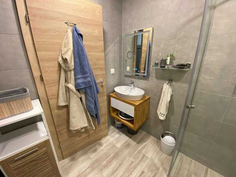 Продава се Двустаен апартамент в Варна, Цветен квартал - 70 кв.м за 3858 €/кв.м - Снимка #8