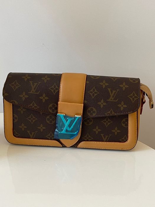 Дамска чанта……..