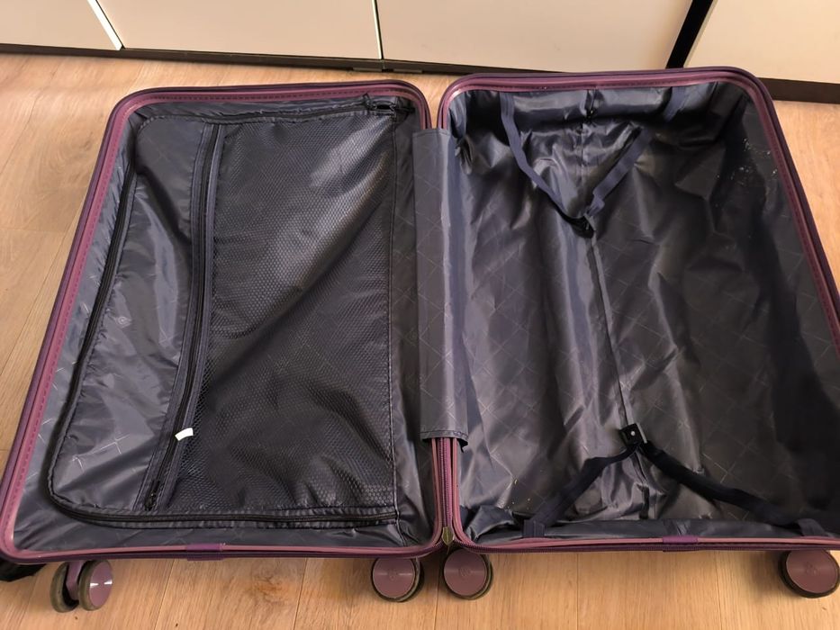 Продам чемодан с чехлом