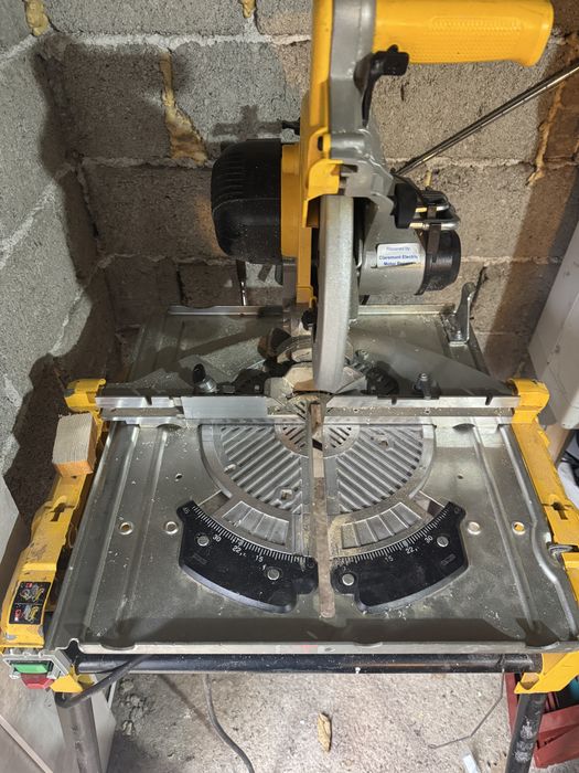 Circular dewalt cu doua operatiuni