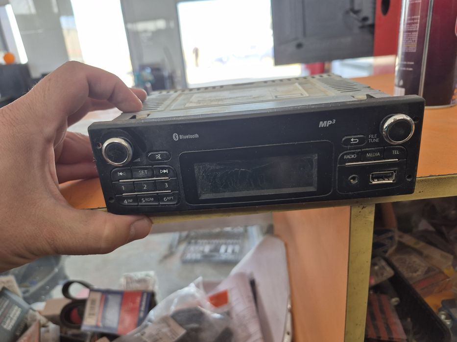 Штатный  магнитофон на ларгус и рено