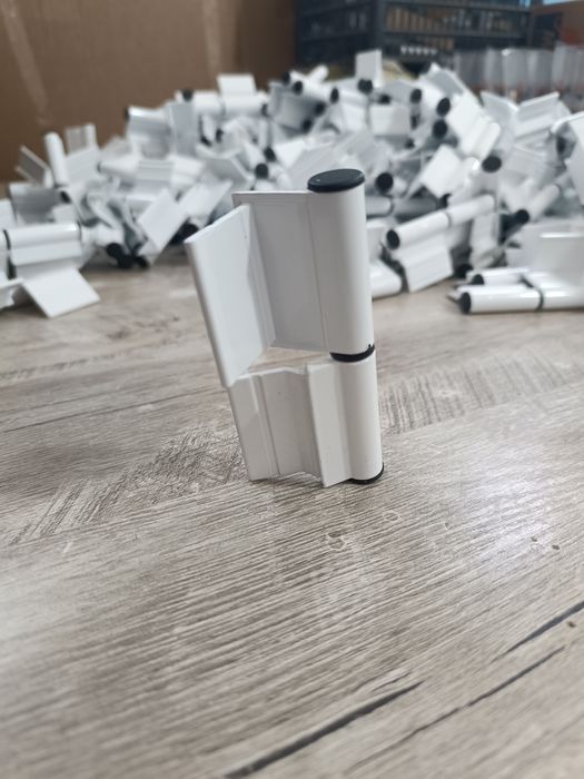 Петли для окон и дверей