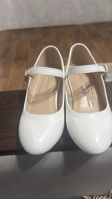 Продам детскую туфли