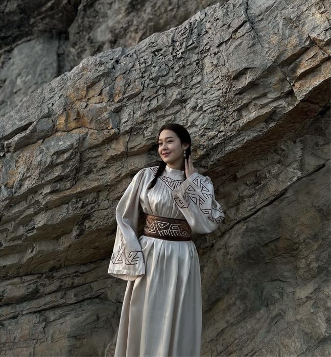 Ұлттық нақыштағы көйлеу сатылады