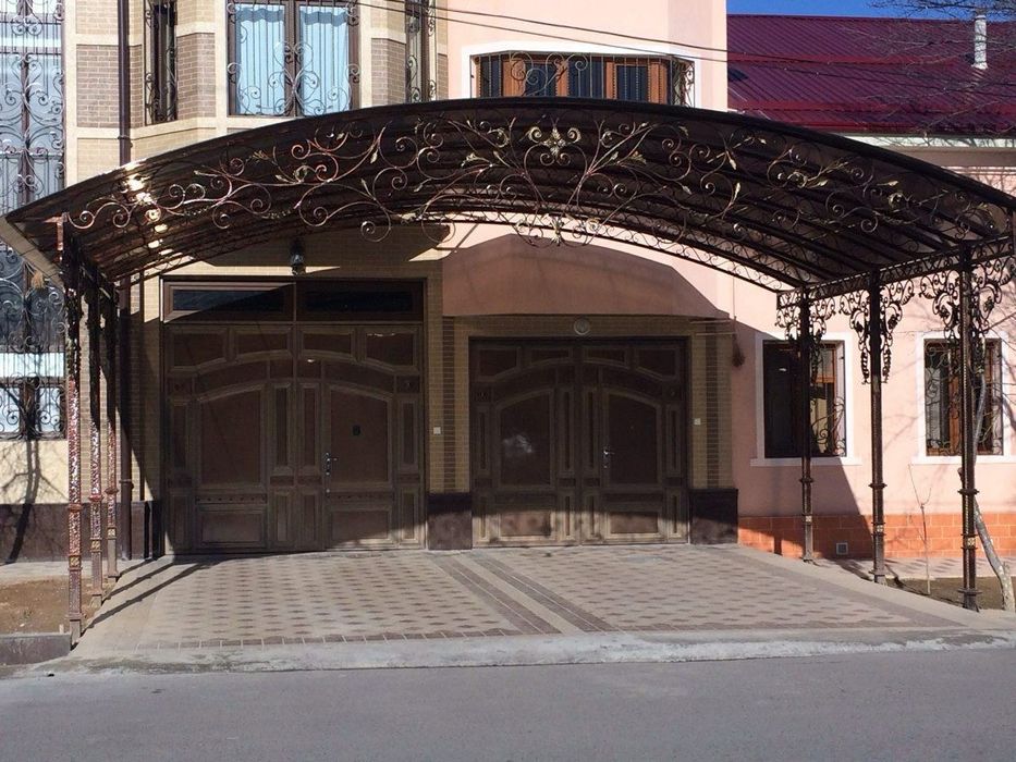 Навесы и козырьки лексаном и профнастил ом.