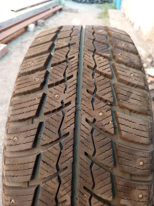 Продам резину 215/55 R17