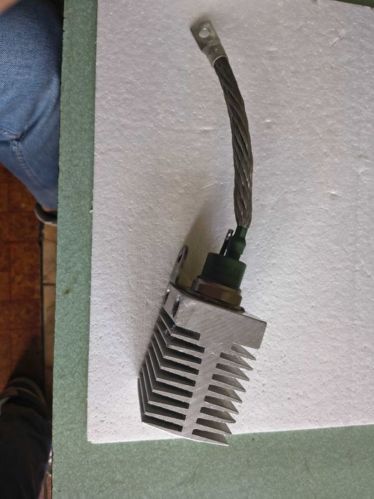 Нови мощни руски тиристори Т160 (160А) с масивни радиатори