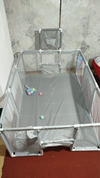 Серый манеж для детей