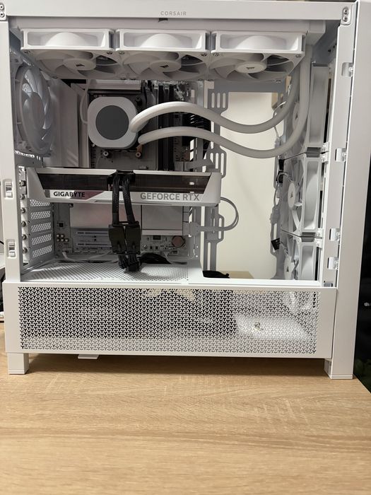 PC Gaming sau Streaming RTX 5070, 32GB RAM - 14.200 lei