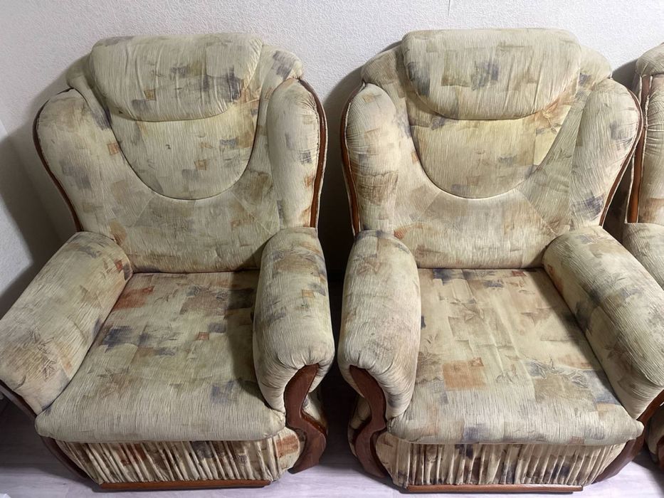 диван и 2 кресла ( СРОЧНО] торг присутствует