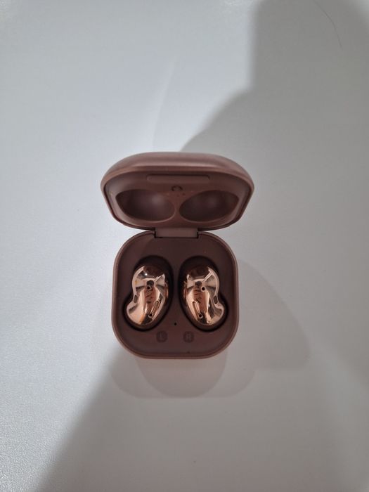 Продам наушники Самсунг