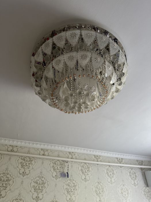 Продам люстру в хорошем состоянии