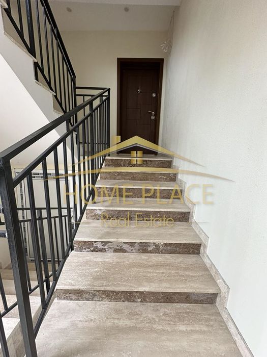 Къща на три етажа в кв.Виница