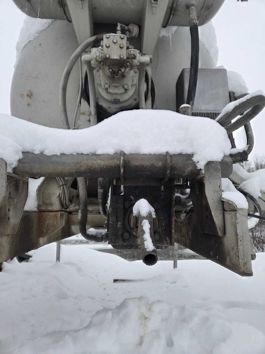 Mercedes-Benz Actros 8×4 basculă + cifă